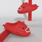 Pantuflas de tiburón rojo para adultos